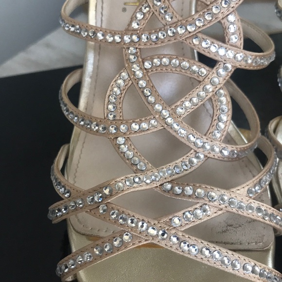 E Live From The Red Carpet Gold Satin Sandals - Picture 2 of 7